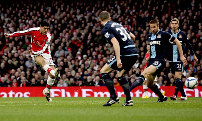 Arsenal pobjedom izbio na vrh