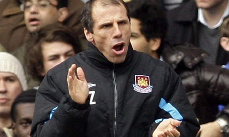 Povratak na Stamford Bridge, Gianfranco Zola pomoćnik Mauriziju Sarriju