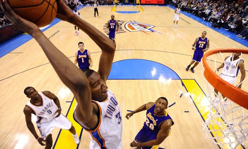Anthony sa sirenom, težak poraz Lakersa