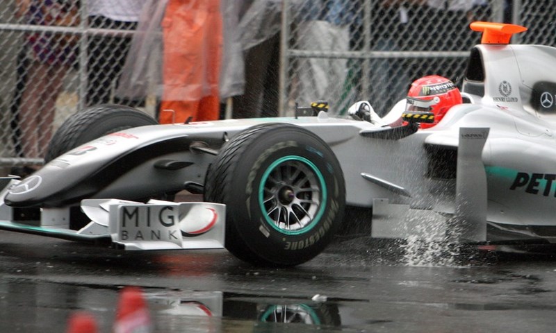 Schumacher: "Treba pobijediti Vettela"