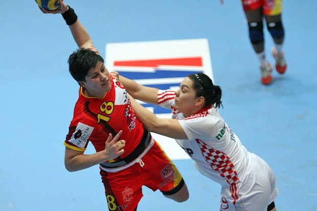 Hrvatice bez problema "razmontirale" Makedonke