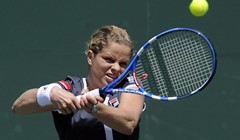 Kim poklekla protiv 21-godišnje anonimke