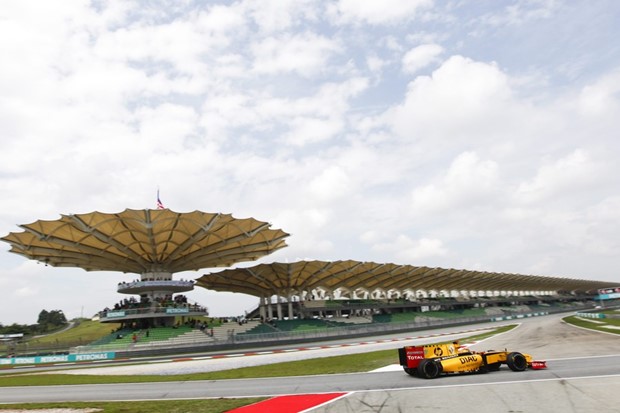 FIA se nagodila s Briatoreom