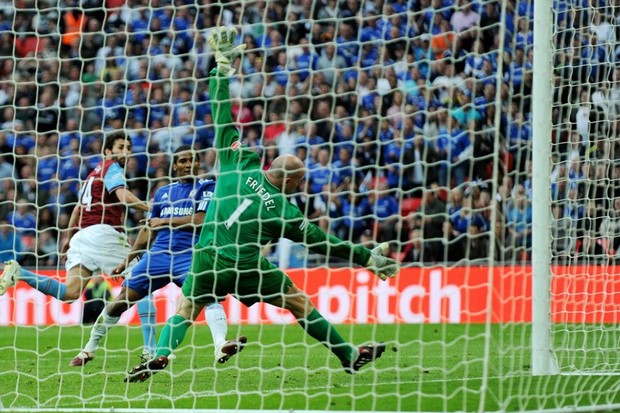 Katastrofalno stanje terena na Wembleyu