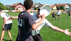 I bacanje frizbija može biti zabavno