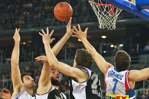 "Nemoguće je zabiti koš u toliko malo"