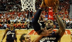 Video: LeBronu je "normalno i s centra"