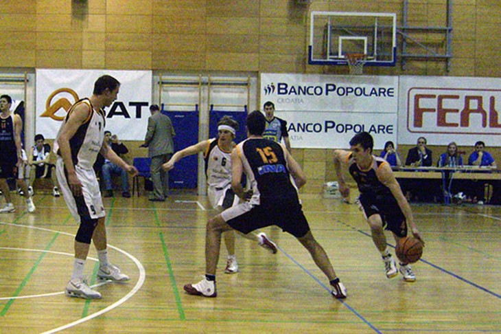 Profesionalci protiv amatera