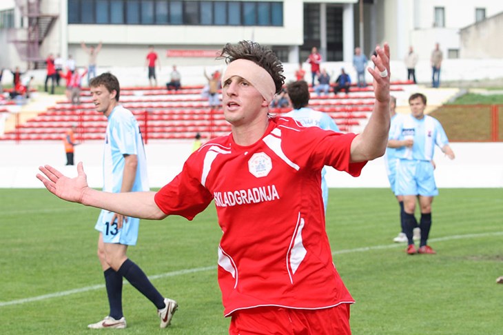 Ante Vitaić out, Deranja in