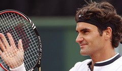 Federer ponovo posrnuo