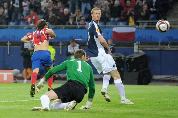 Video: Forlan junak hamburškog finala!