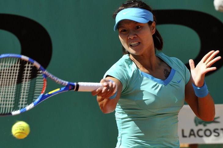 Wozniacki ekspresno, muke po Schiavone