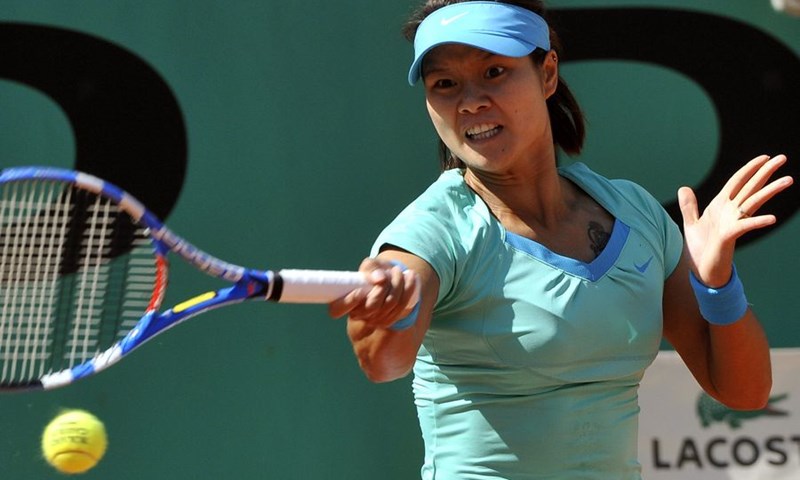 Wozniacki ekspresno, muke po Schiavone