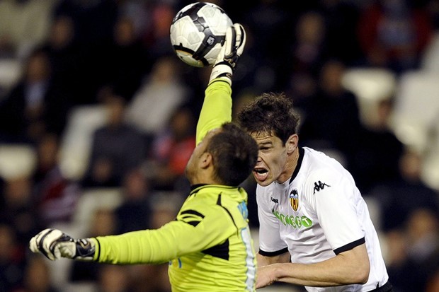 Nikola Žigić jednom nogom u Engleskoj