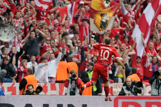 Robben: "V. d. Vaart biciklom u Bayern"