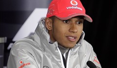Hamilton: "Nisam nimalo sretan"