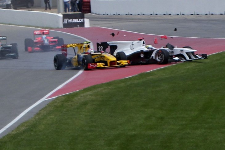 Red Bullu rukavica u lice