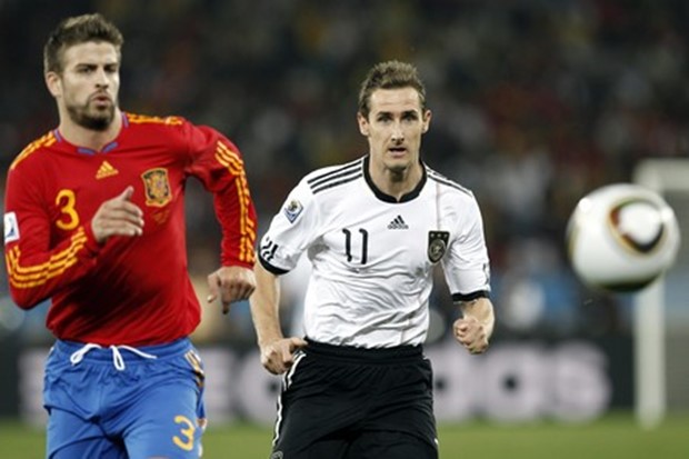 Pique: "Rooney vodi United do naslova"