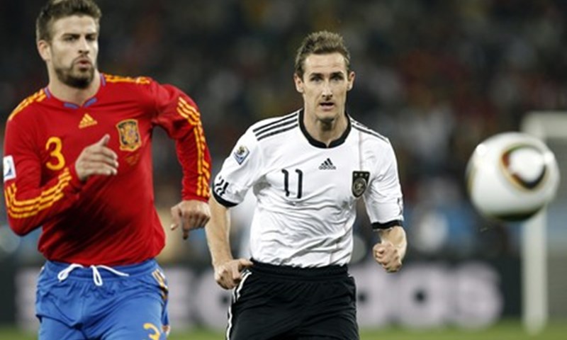 Pique: "Rooney vodi United do naslova"