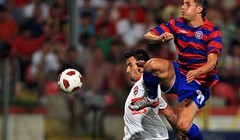 Skupi pokloni i pogodak nade