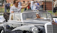 Jensonu Buttonu leži i triatlon