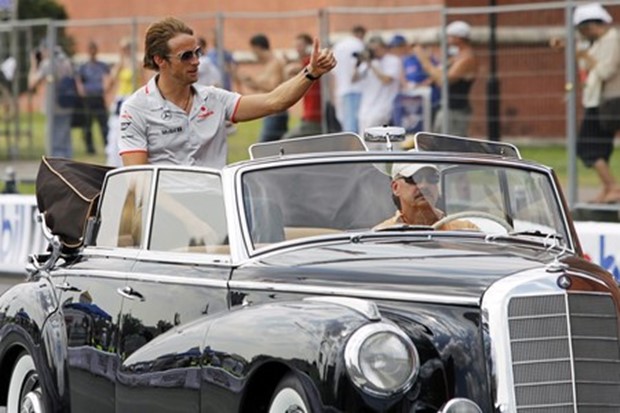 Jensonu Buttonu leži i triatlon