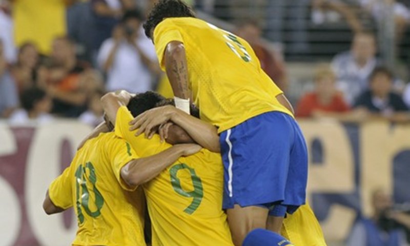 Neymar i Pato usrećili Menezesa
