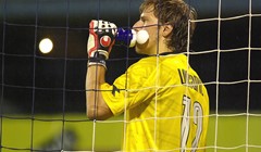 Rukavini poseban režim, Lončarić operiran