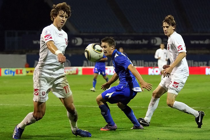 Barbarić slomio Pjesnike