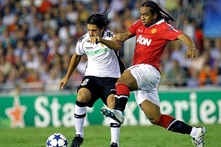 Manchester United do bodova u završnici