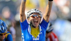 Marukić odustala, Bronzini prvakinja