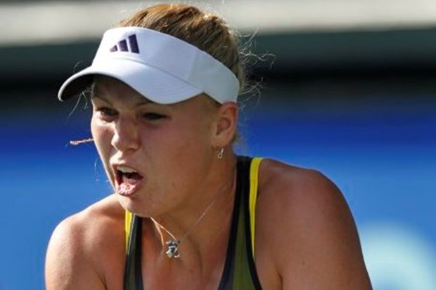 Wozniacki steže obruč oko Serene