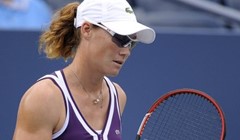 Stosur bacila u vjetar meč-loptu