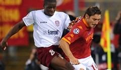 Adriano najavio povratak, trener oprezan