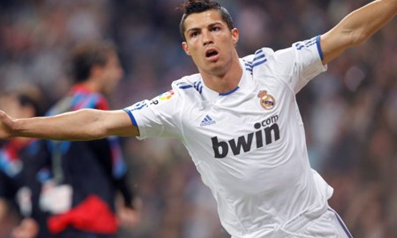 Real šest, Ronaldo četiri, Racing jedan