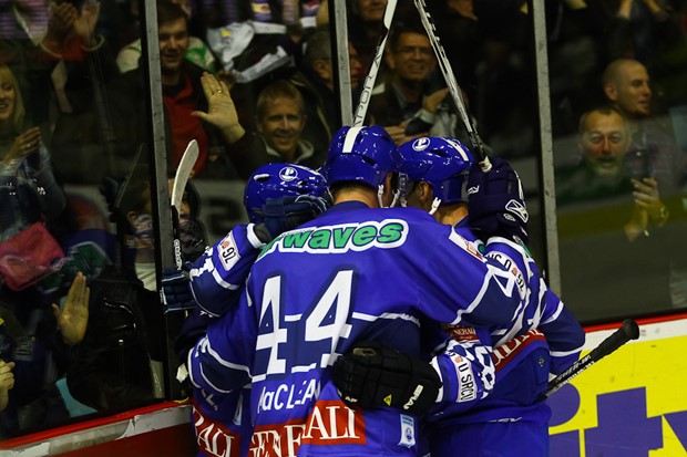 Medvjedi isprobavaju kanadskog braniča