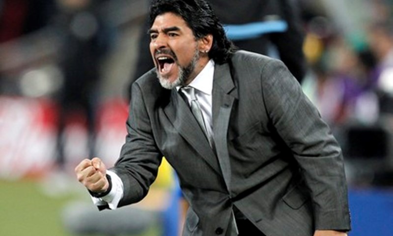 Diego Maradona opet na trenerskoj klupi