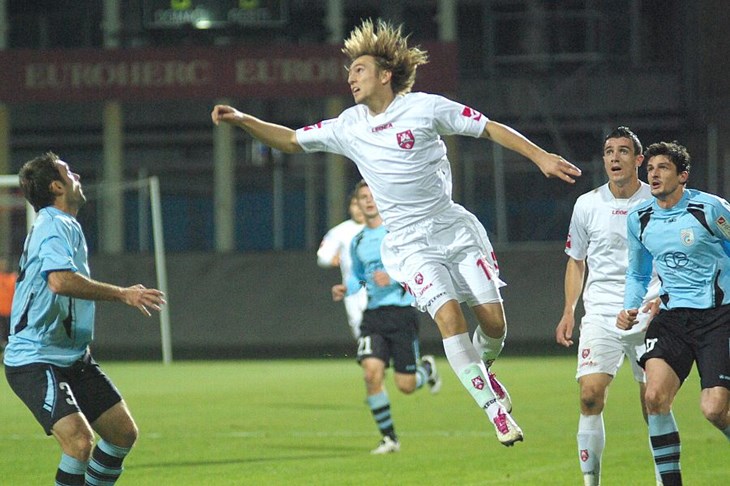 Pjesnici ispustili pobjedu