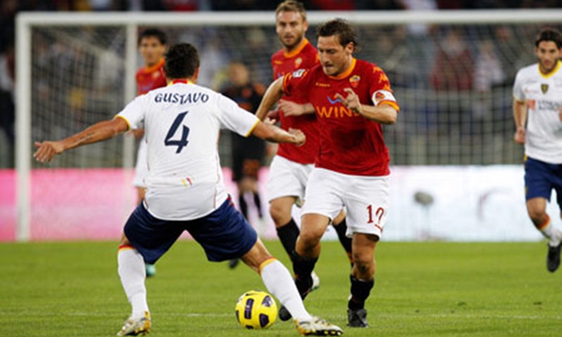 Roma slavila, Totti se tukao