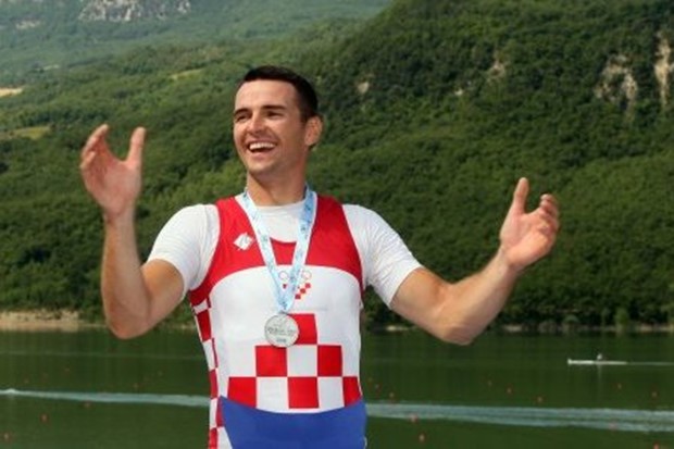 Dvojac osmi, Vekić 16.