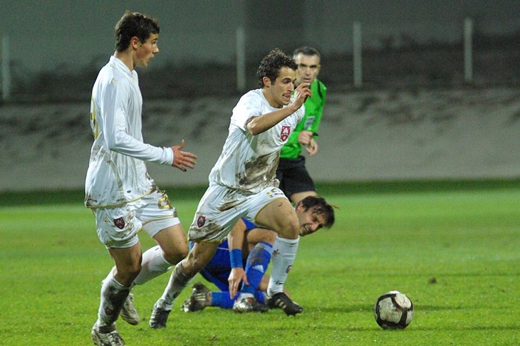 Dramatični preokreti, debitant, prvijenac...