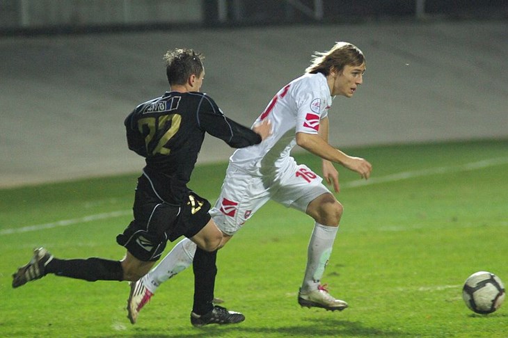 Pjesnicima crno pred očima