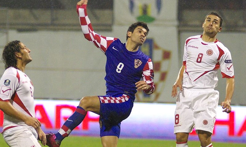 Eduardo strijelac, Srna asistent