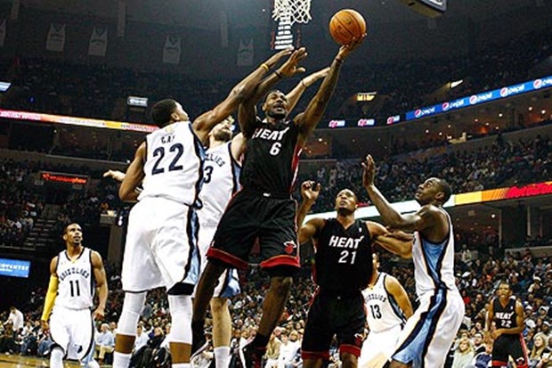 Video: Gay preko Jamesa za pobjedu