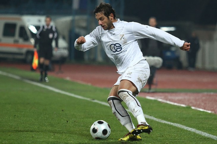 Rijeka lako, Dragovoljac teže