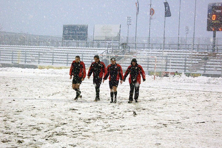 Po bod zameten snijegom