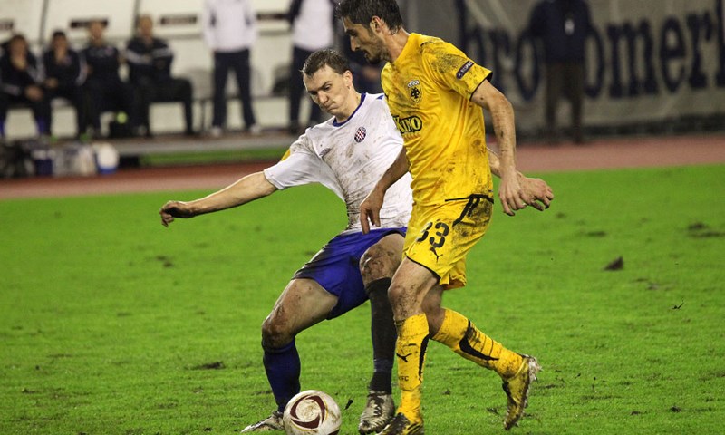AEK prikovan za dno, Nijemac novi trener