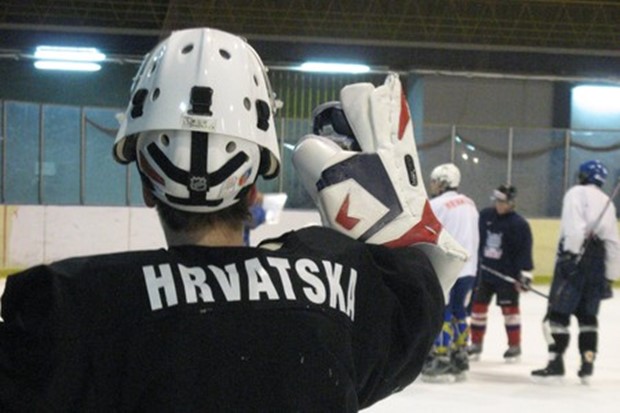 Hokejaši ponosno u novi dan