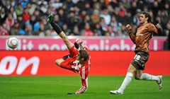 Bayern slomio St. Pauli, Vidal u obje mreže