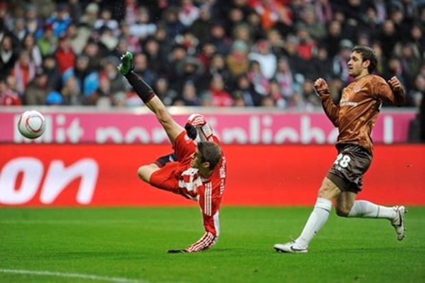 Bayern slomio St. Pauli, Vidal u obje mreže
